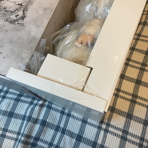 Authentic NEW POP MART LABUBU The Monsters Angel In Clouds Vinyl Doll white HTF - Picture 7 of 14